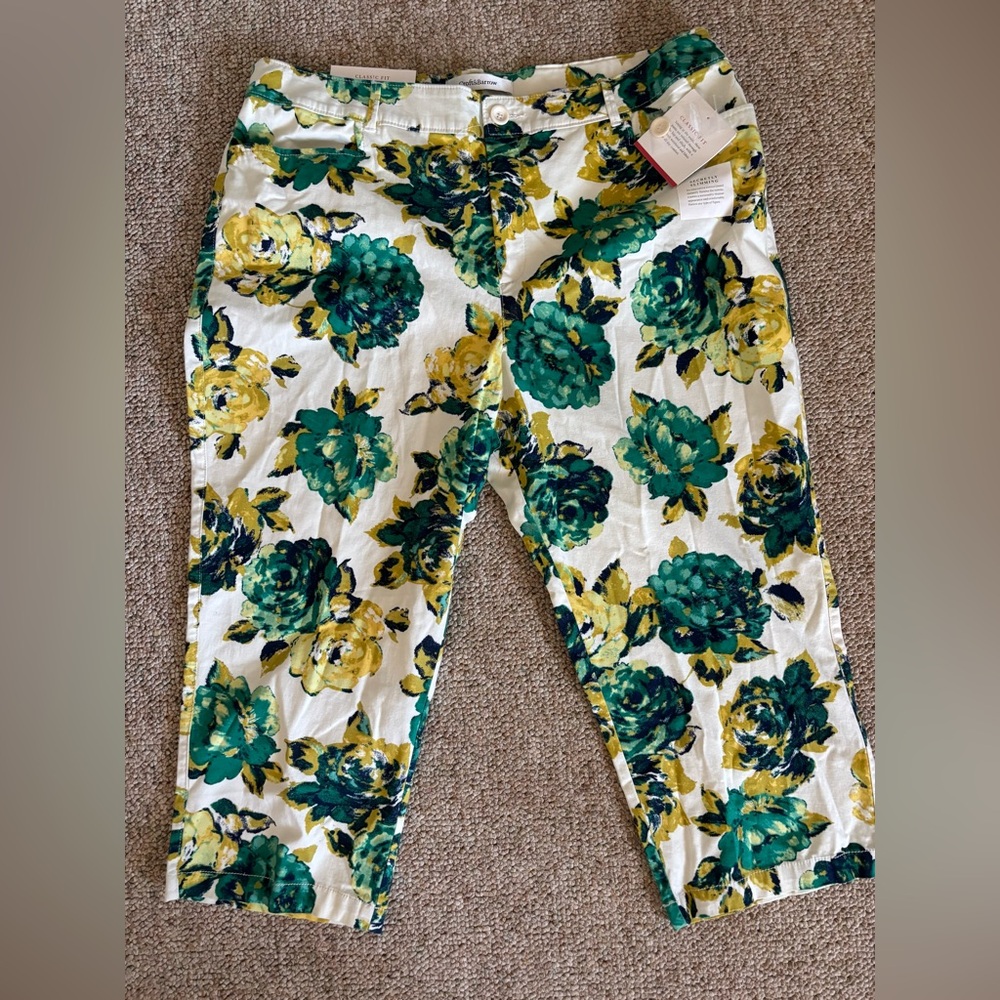 Croft $ Barrow yellow and green floral stretch capris size 18
